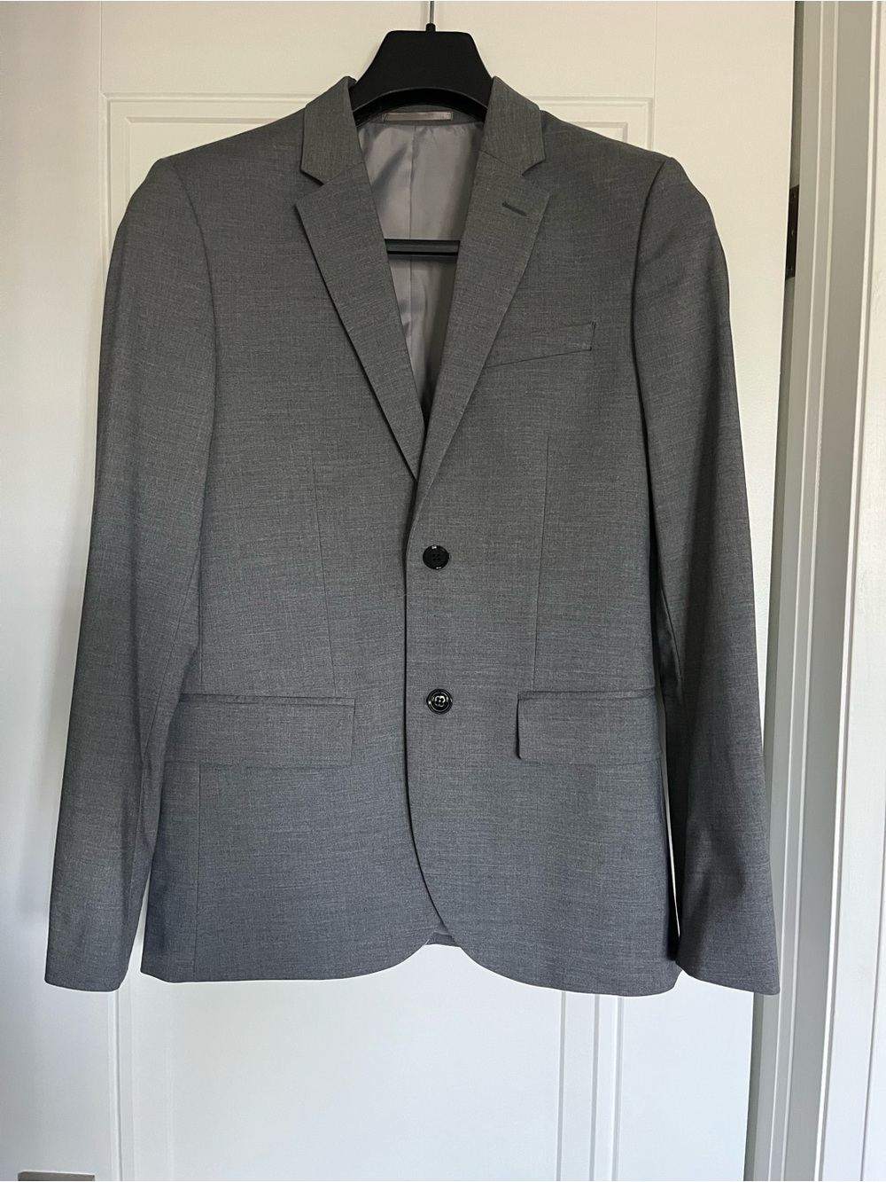H&M Men's Gray Two-Button Notch Lapel Blazer